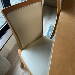 ダイニングテーブルの画像