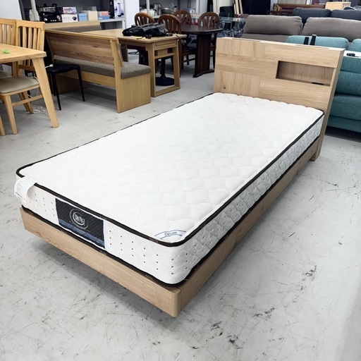 【超美品‼️】定価15万♪ 高級 サータ シングルベッド コンセント&照明付き 木目調ライトブラウン♪