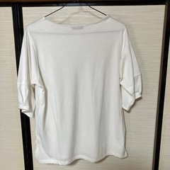 ホワイトカットソーの画像