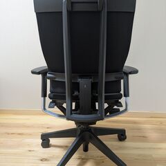 【中古】イトーキ スピーナ オフィスチェア 背クロスハンガー付 可動肘付 樹脂脚 日本製の画像