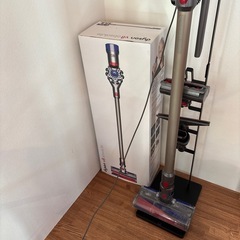ダイソンv8  スタンド付きの画像