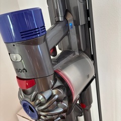 ダイソンv8  スタンド付きの画像