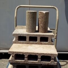 ◇コンクリートブロック　11点　円柱コンクリートブロック　2点　建築資材　花壇　園芸　庭　中古品　欠けありの画像