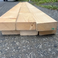 ツーバイフォー材 2×4 角材 柱 約4cm x 9cm x 224cm 6本の画像