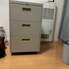 🟥【無料】8月2日(土)14時まで限定！キッチンボード＆スチールキャビネットまとめてお譲りします！の画像