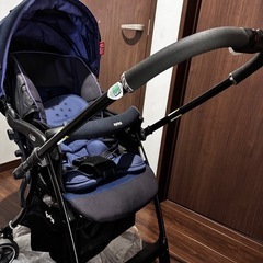 aprica ベビーカーの画像