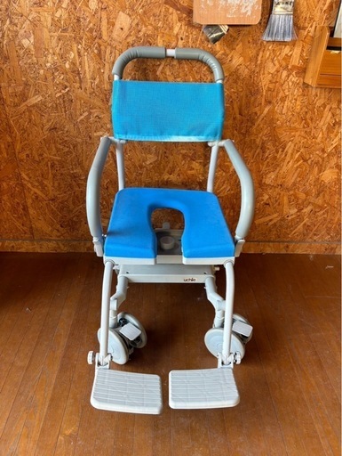 H0108 Uchie ウチエ　4輪　座面360度回転　シャワーラク　入浴用品　介護