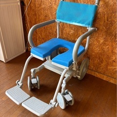 H0108 Uchie ウチエ　4輪　座面360度回転　シャワーラク　入浴用品　介護の画像