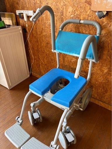 H0108 Uchie ウチエ　4輪　座面360度回転　シャワーラク　入浴用品　介護