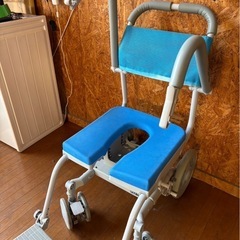 H0108 Uchie ウチエ　4輪　座面360度回転　シャワーラク　入浴用品　介護の画像