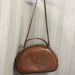 ショルダーバッグ　　斜めがけ　フラワーモチーフの画像