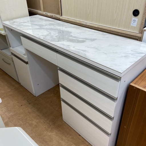 ニトリ　キッチンカウンター　大理石調天板　ホワイト　3分割可能タイプ