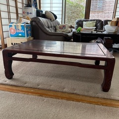 木製テーブルの画像