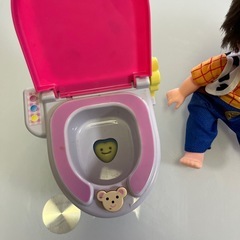 メルちゃん2体、トイレの画像