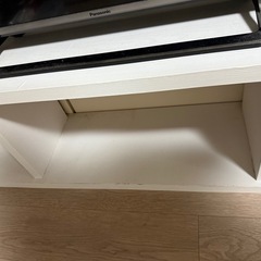 白いテレビ台の画像
