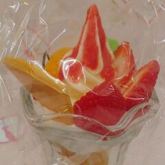 ♪食品サンプル リアルなサイズのフルーツパフェ 20cm♪の画像
