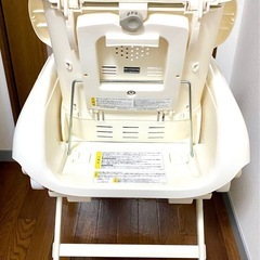 コンビ　ネムリラ オートスウィング　電動ハイローチェア
の画像