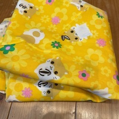 リス柄　布の画像
