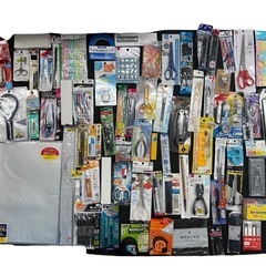 【大量まとめ】新品・未使用多数！文房具・オフィス用品セット／ハサミ・筆記具・ファイル・カッター・テープ・のり・文具いろいろの画像