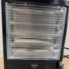 山善 DS-D086(B) 電気ストーブヒーター 小型タイプ、足元用、転倒時自動電源オフスイッチ付き、2段階切替スイッチ、簡単操作、カラー：ブラックの画像