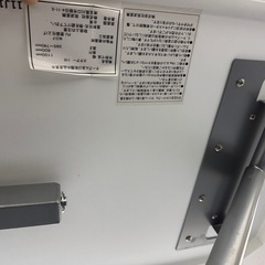 テーブル1個、ソファー2個の画像