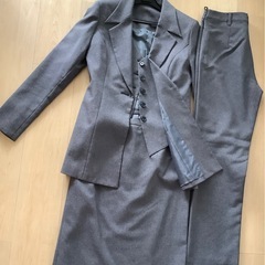 グレー ストライプ ビジネススーツ 4点セット　バラ売り可　7号　パンツ　ベストの画像