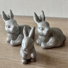 うさぎの親子　ガーデニング雑貨　3体セット シルバータイプ　陶器　アンティーク風の画像