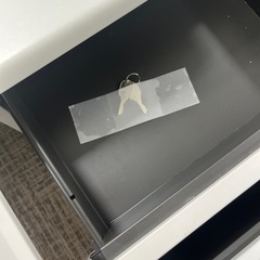 鍵付き　オフィス机　の画像