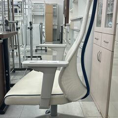 ★リユースのサカイ千葉中央店★期間限定割引有  オフィスチェア ホワイト H123×D63×W63 クリーニング済み TC4046の画像