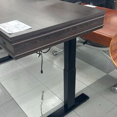 ★リユースのサカイ千葉中央店★期間限定割引有  電動昇降デスク ブラウン H75×D60×W121 クリーニング済み TC4047の画像