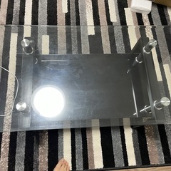 ガラステーブルの画像