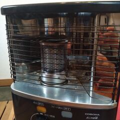 コロナ石油ストーブとポリタンク３本の画像