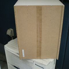 メーカー不明　棚　幅42・5㎝　高さ59cm　奥行30センチ　棚穴沢山あります。の画像
