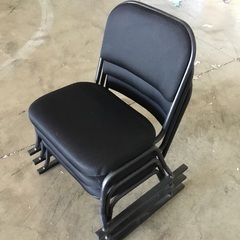 お取引中【中古】クッション付スタッキングチェア（計3台／重ねて収納可能）現地販売中！の画像