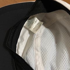 adidasレインキャップの画像