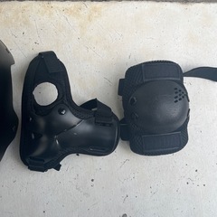 	•	【新品】キッズ用ヘルメット＆プロテクター3点セット（肘・膝・手首）の画像