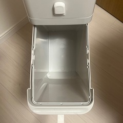 ゴミ箱2段の画像