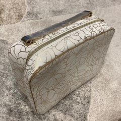 新品🔴ブランド3つ小袋つきバッグの画像