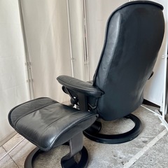 【武蔵小山店】 エコーネス　ストレスレスチェア　コンサル　本革　黒　オットマン付き　リクライニングチェア　ノルウェー家具　北欧家具　高級チェア　一人掛けソファ　ヴィンテージ　中古家具　ラウンジチェア EKORNES　Stressless chair　Consul　Black leather　Ottoman included　Reclining chair　Norwegian furniture　Scandinavian design　High-end chair　Lounge chair　Used furの画像