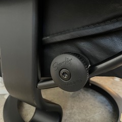 【武蔵小山店】 エコーネス　ストレスレスチェア　コンサル　本革　黒　オットマン付き　リクライニングチェア　ノルウェー家具　北欧家具　高級チェア　一人掛けソファ　ヴィンテージ　中古家具　ラウンジチェア EKORNES　Stressless chair　Consul　Black leather　Ottoman included　Reclining chair　Norwegian furniture　Scandinavian design　High-end chair　Lounge chair　Used furの画像