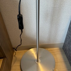 IKEA スタンドライト フロアライト シルバー シンプルの画像