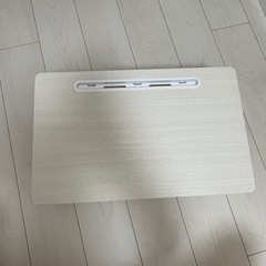 折りたたみテーブルの画像