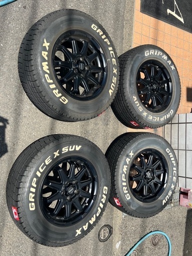 スタッドレスバリ山GRIPMAX GRIP ICE 16インチ