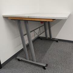 掃除機 コーヒーメーカー 作業机の画像