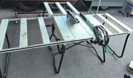 セール中につき、通常特価49,478円より10％引きの44,530円!　現状品 マキタ 10型マルノコ盤 2701N AC100V 2003年製  別売りリヤテーブル付き 255mm 丸ノコ makita 木工 切断機 テーブルソー ベンチ丸ノコ