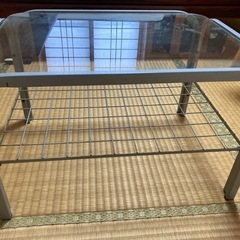 ガラステーブルの画像