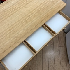 IKEA LILLASEN ライティングデスクの画像
