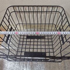🌱問合せお気軽に🚲️自転車カゴ(前？後ろ？画像にて判断して下さい)(黒色)🌼🌼🌼両立スタンドと一緒に購入の場合→💴700の画像