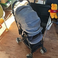 木製ホルダーストラップ付き👶💕Aprica　ベビーカー 黒・グレーの画像