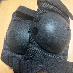 	•	【新品】キッズ用ヘルメット＆プロテクター3点セット（肘・膝・手首）の画像